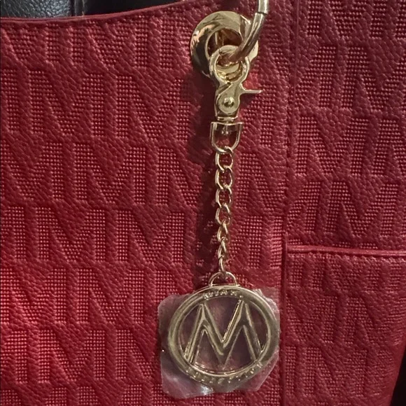 Elegant Red Handbag - Picture 4 of 5